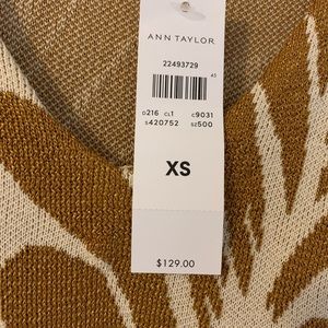 Beautiful knit with slight metallic gold threads. Easy fitting. Fits like a S.